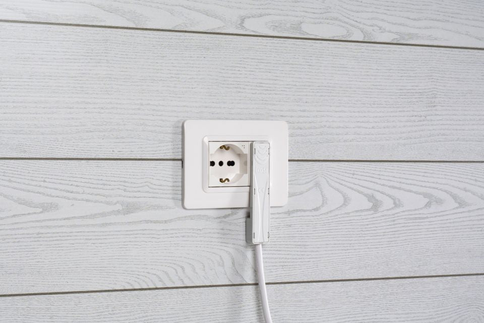 EMILIA FLAT Standard 16A ultraflacher Stecker