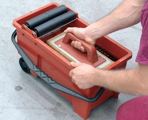 Raimondi Skipper 13lt washing tank for Tilers with Sweepex 13x30 sponge trowel