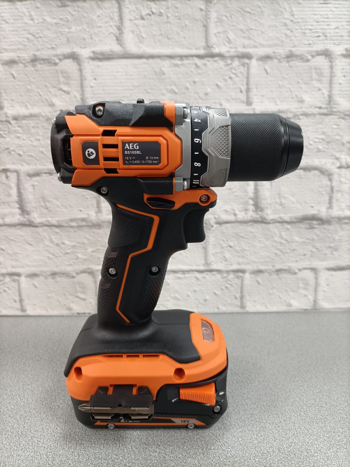 Trapano avvitatore SubCompact 18V Brushless con 2 batterie da 2.0Ah in valigetta - BS 18SBL-202C AEG