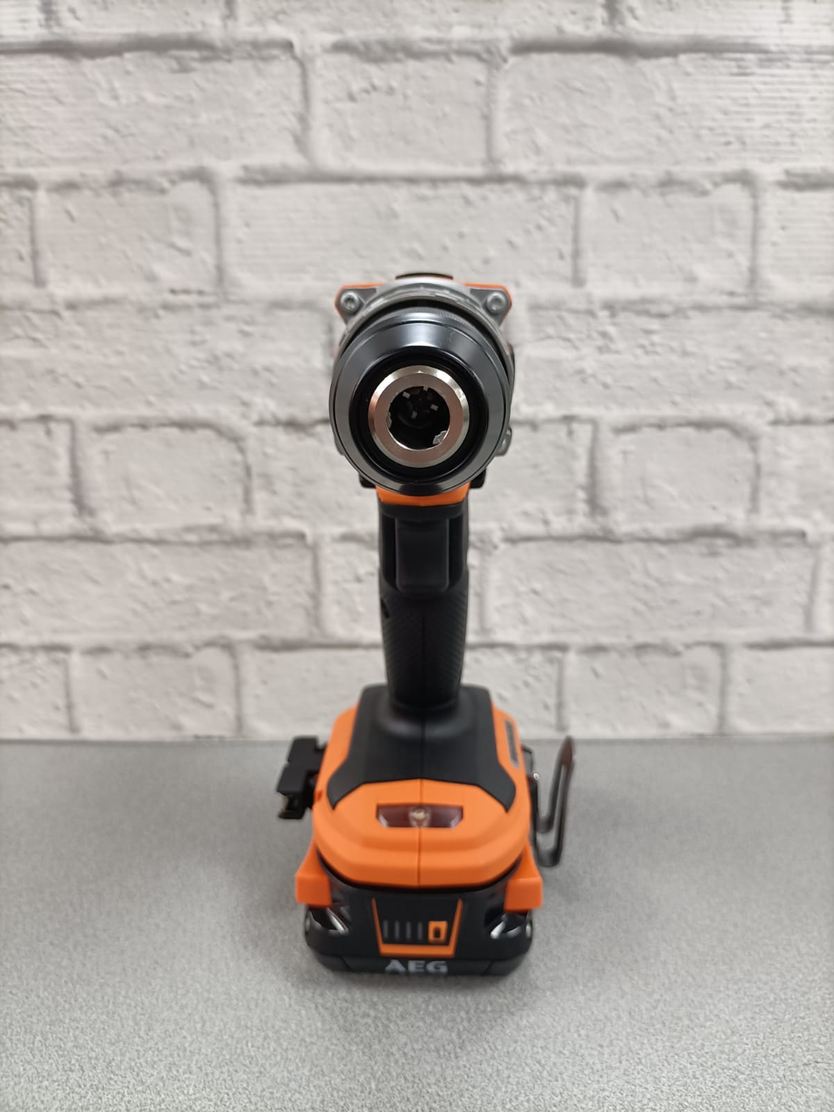 Trapano avvitatore SubCompact 18V Brushless con 2 batterie da 2.0Ah in valigetta - BS 18SBL-202C AEG