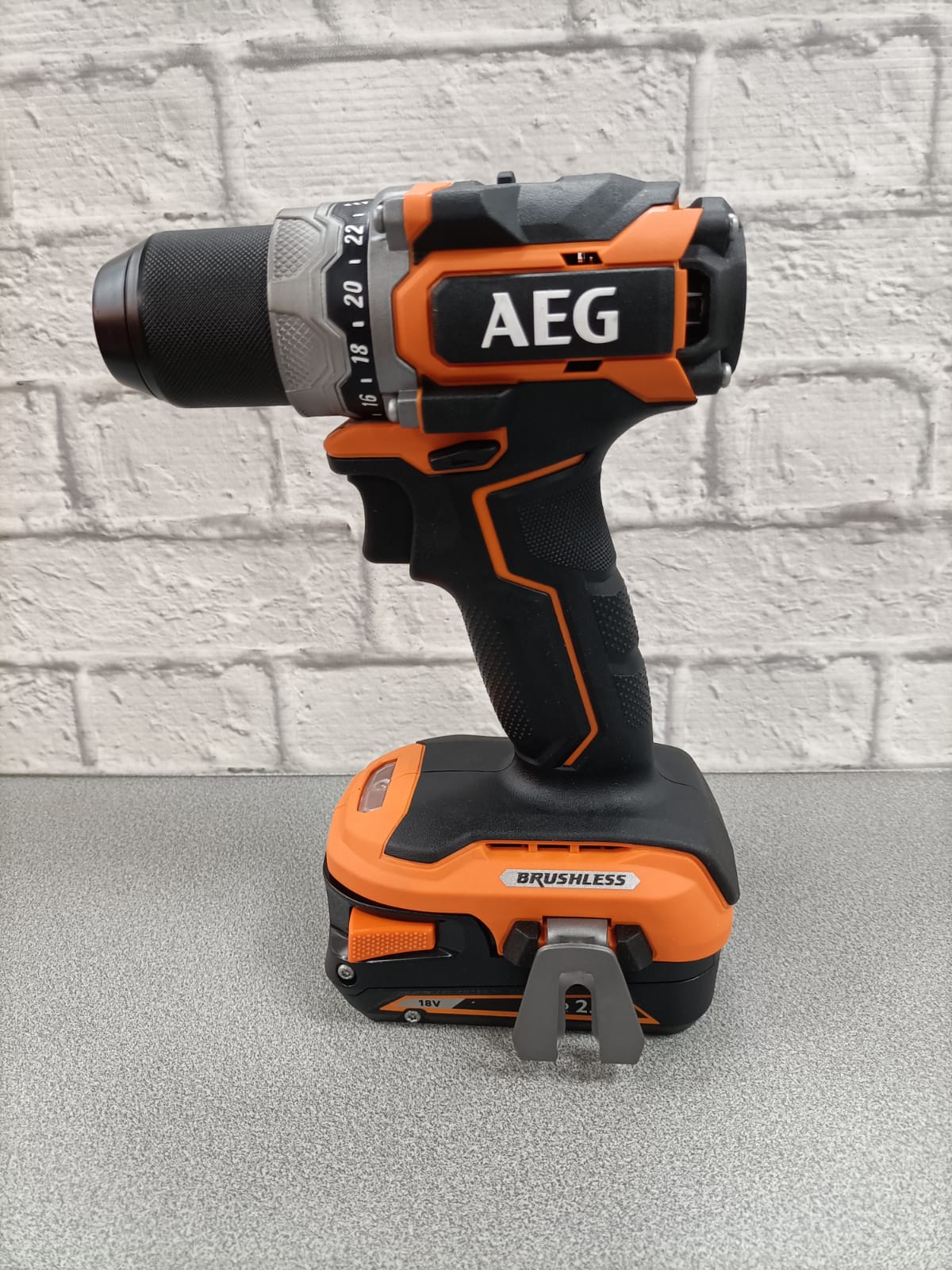 Trapano avvitatore SubCompact 18V Brushless con 2 batterie da 2.0Ah in valigetta - BS 18SBL-202C AEG