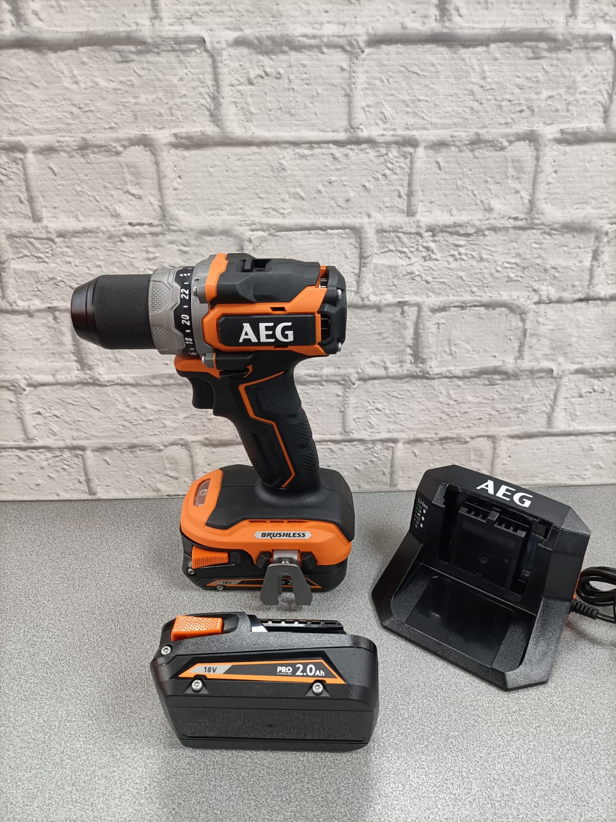 Trapano avvitatore SubCompact 18V Brushless con 2 batterie da 2.0Ah in valigetta - BS 18SBL-202C AEG