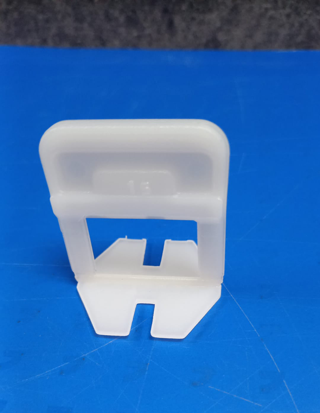 Distanziatori autolivellanti per piastrelle in cartone da 3000pz - Bianchi