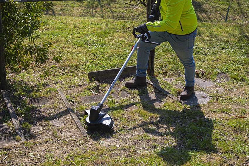 Decespugliatore con motore brushless da 36V e 650W - RY10G