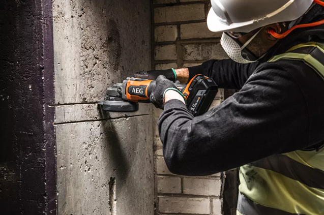 AEG Smerigliatrice Angolare Brushless 18V, 2x5.0Ah - BEWS 18-115BLPX2-502TB