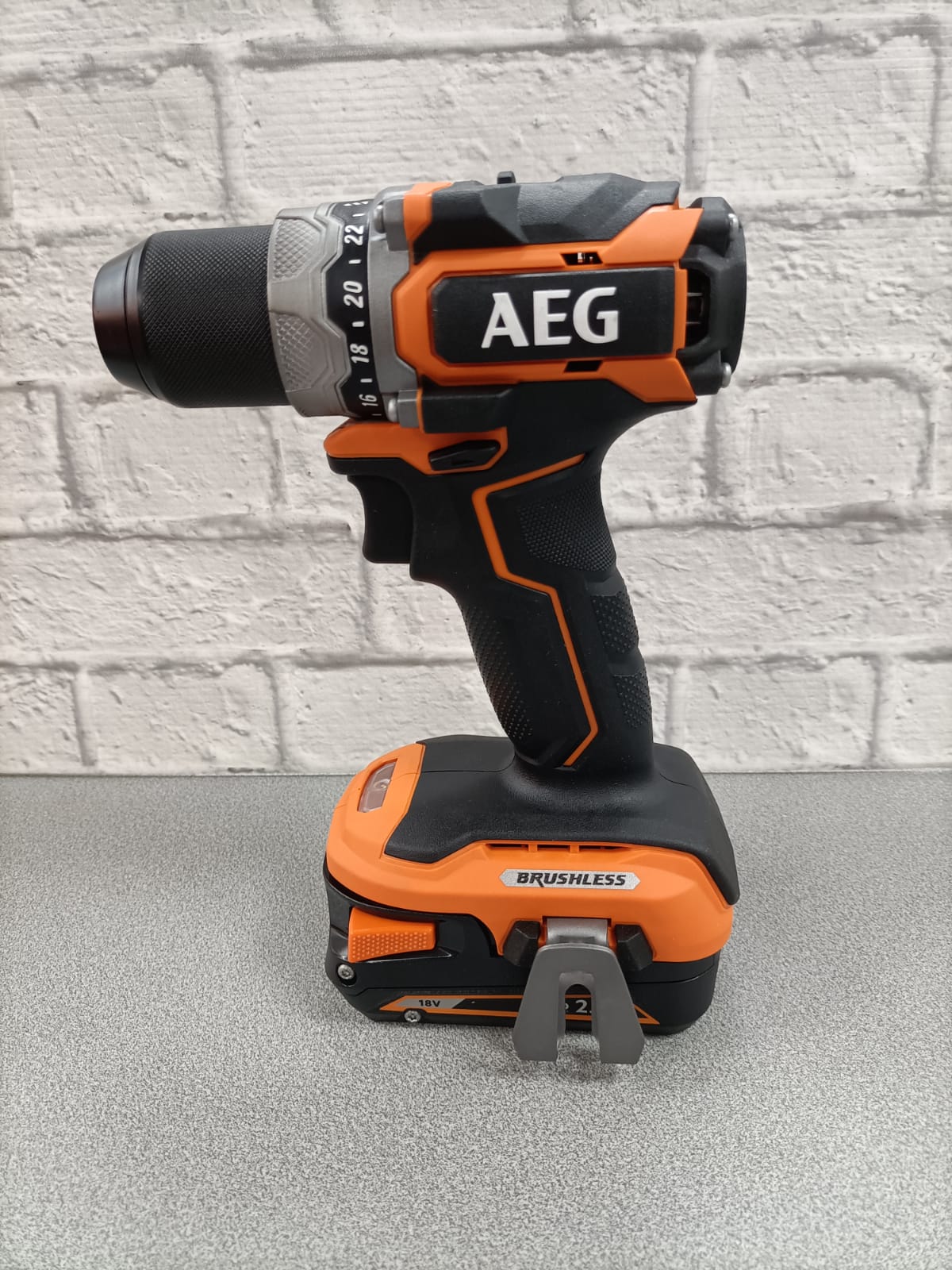 SUBCOMPACT brushless drill driver 18V 2 x 2.0Ah in case - AEG